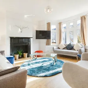 The Hive House - Large Light-flooded 6bdr Townhouse Apartment